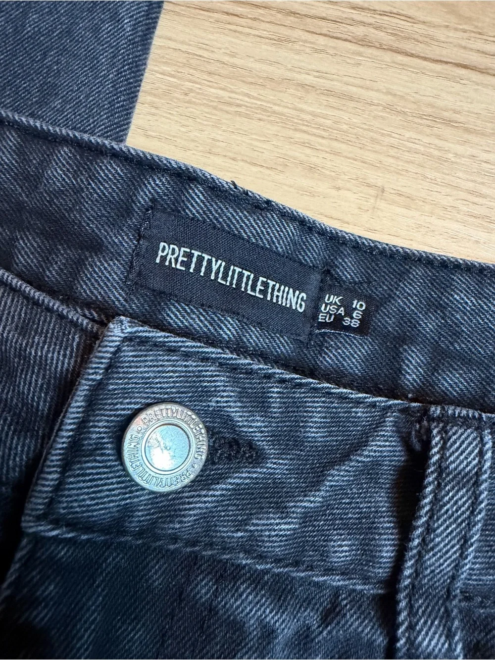 PrettyLittleThing Black Washed High Waisted Mom Jeans US 6 - Picture 2 of 7